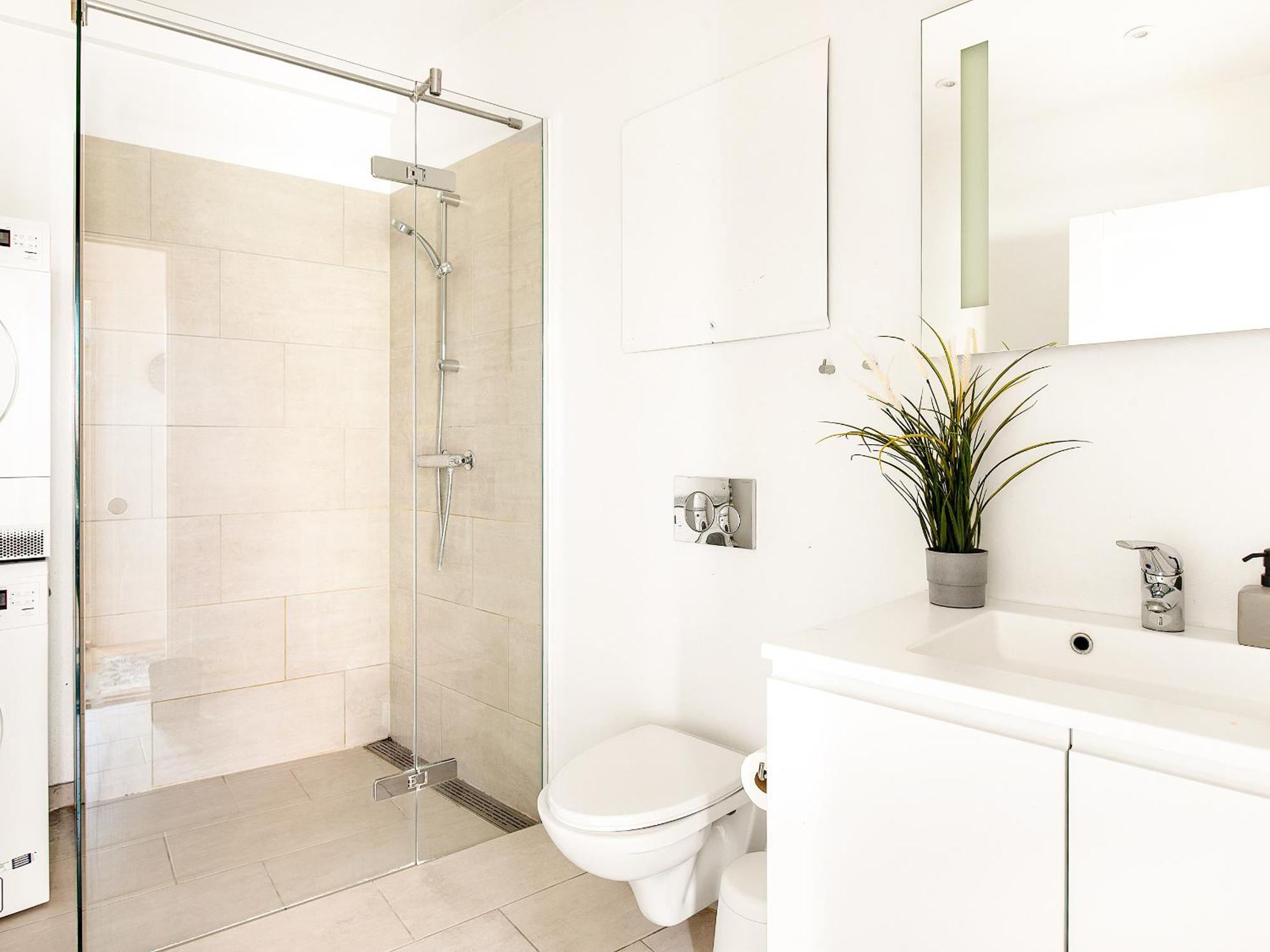 Sanders Leaves - Pleasant Four-bedroom In Downtown Appartement *