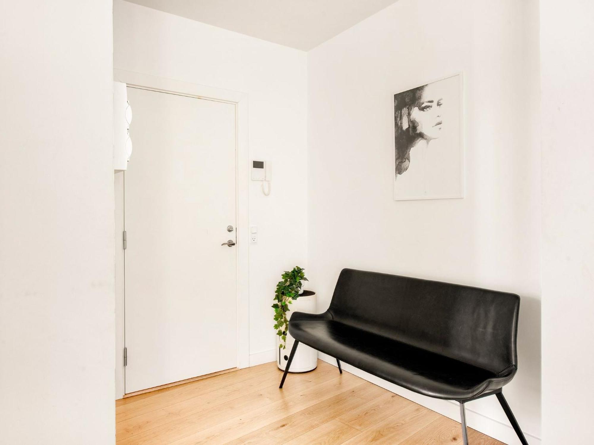 Sanders Leaves - Pleasant Four-bedroom In Downtown *