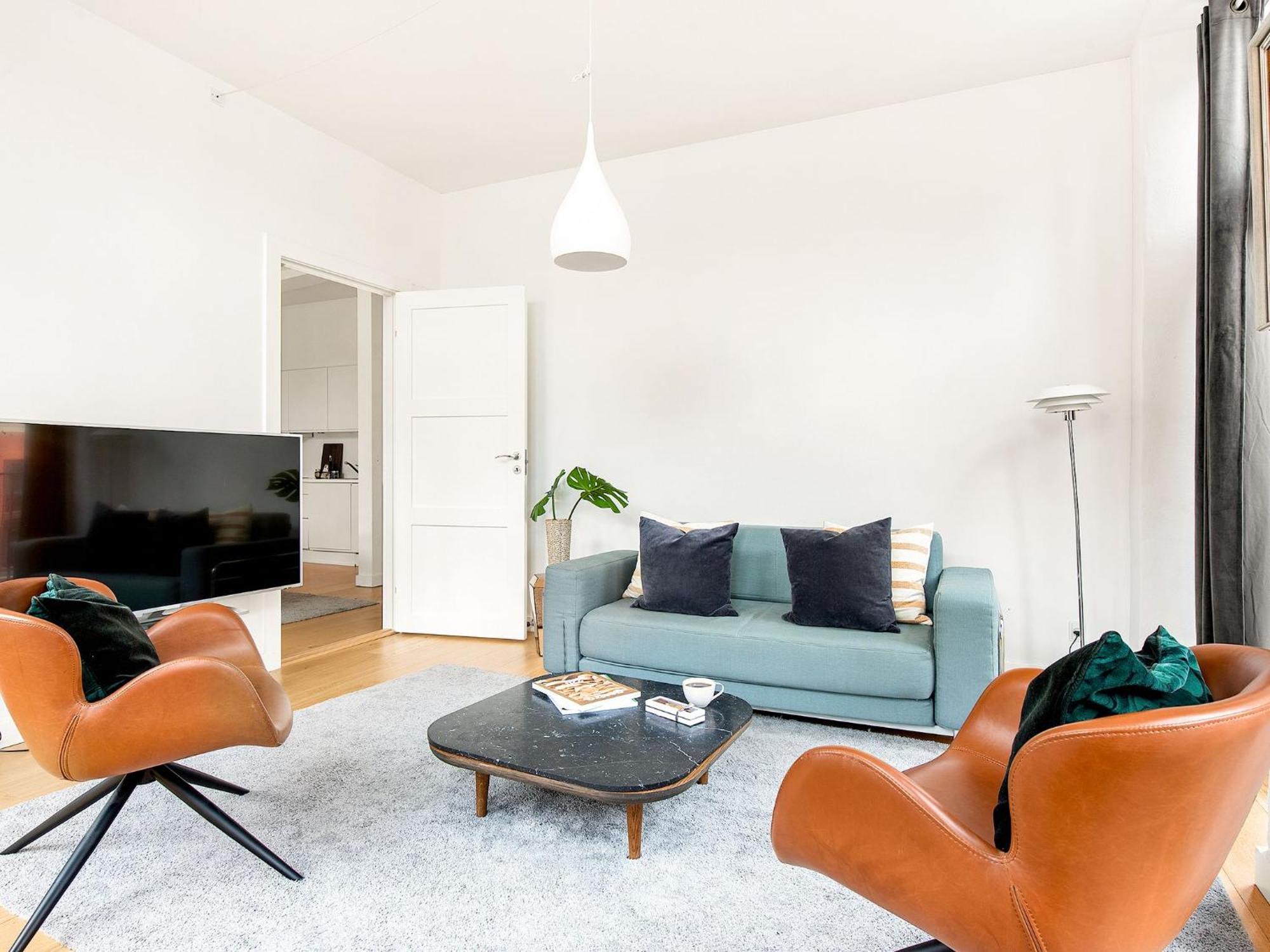 Sanders Leaves - Pleasant Four-bedroom In Downtown Apartment