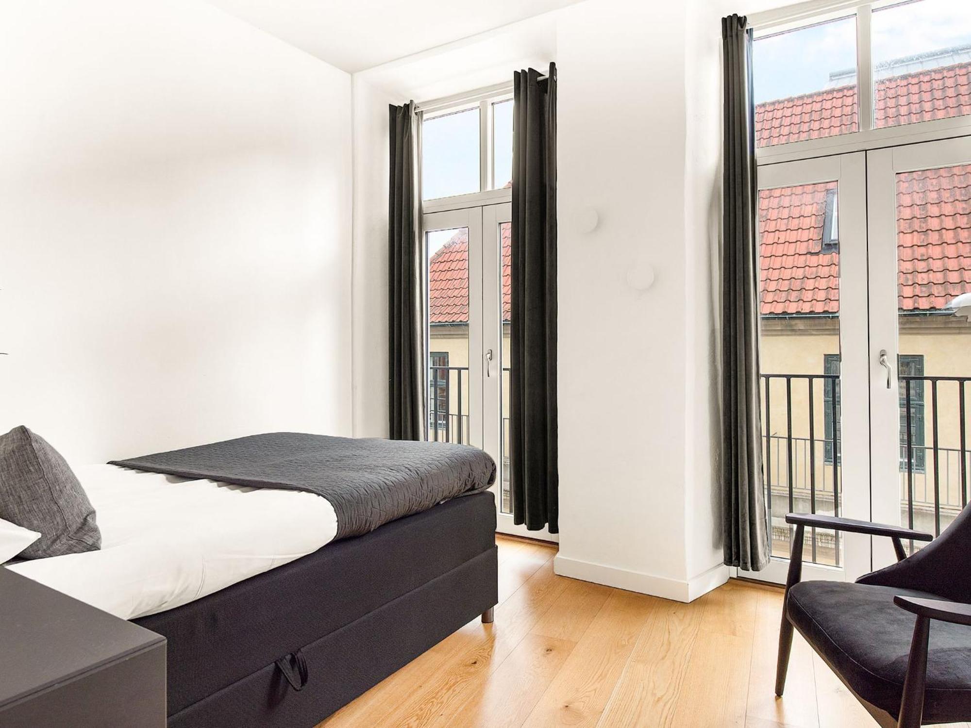 Apartment Sanders Leaves - Pleasant Four-bedroom In Downtown Kopenhagen