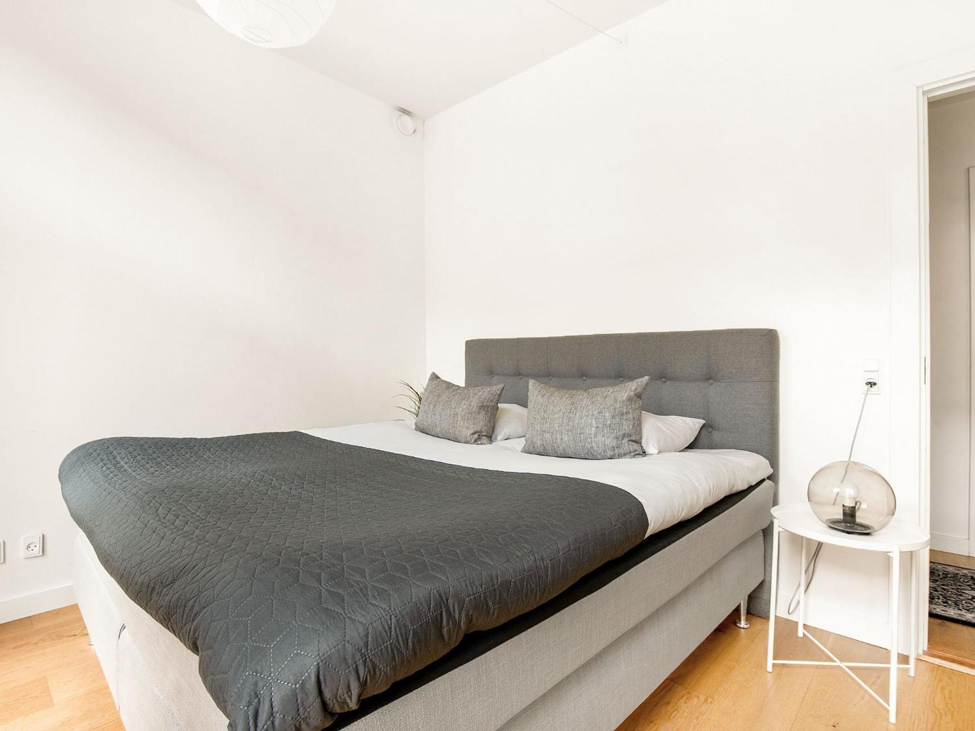 Sanders Leaves - Pleasant Four-bedroom In Downtown Apartment *